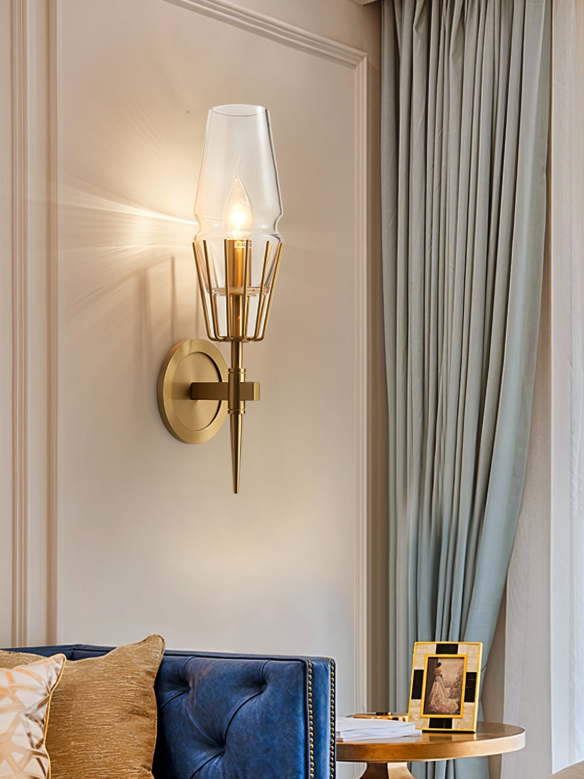 Aureline Modern Black And Gold Wall Lamp For Luxe Rooms