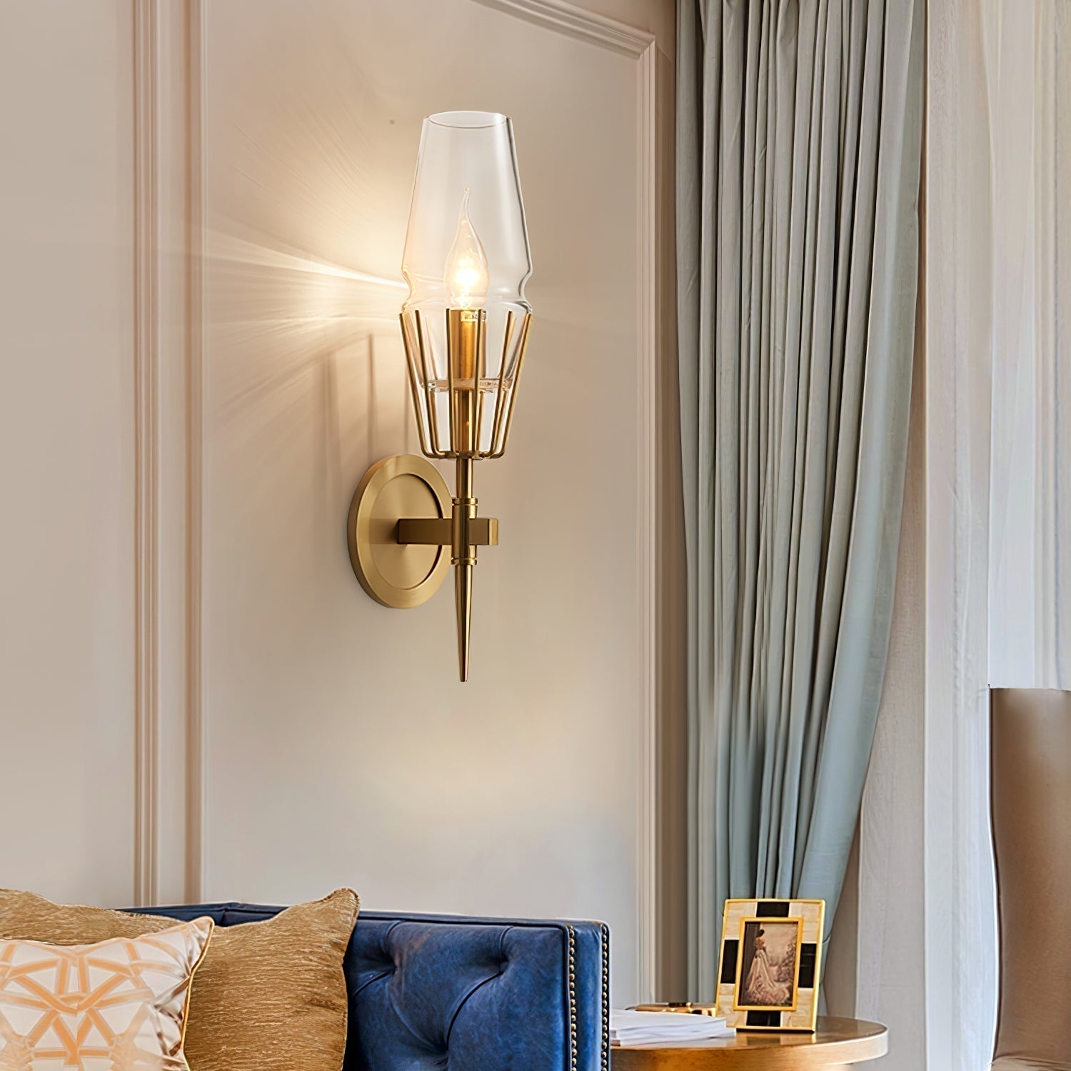 Aureline Modern Black And Gold Wall Lamp For Luxe Rooms