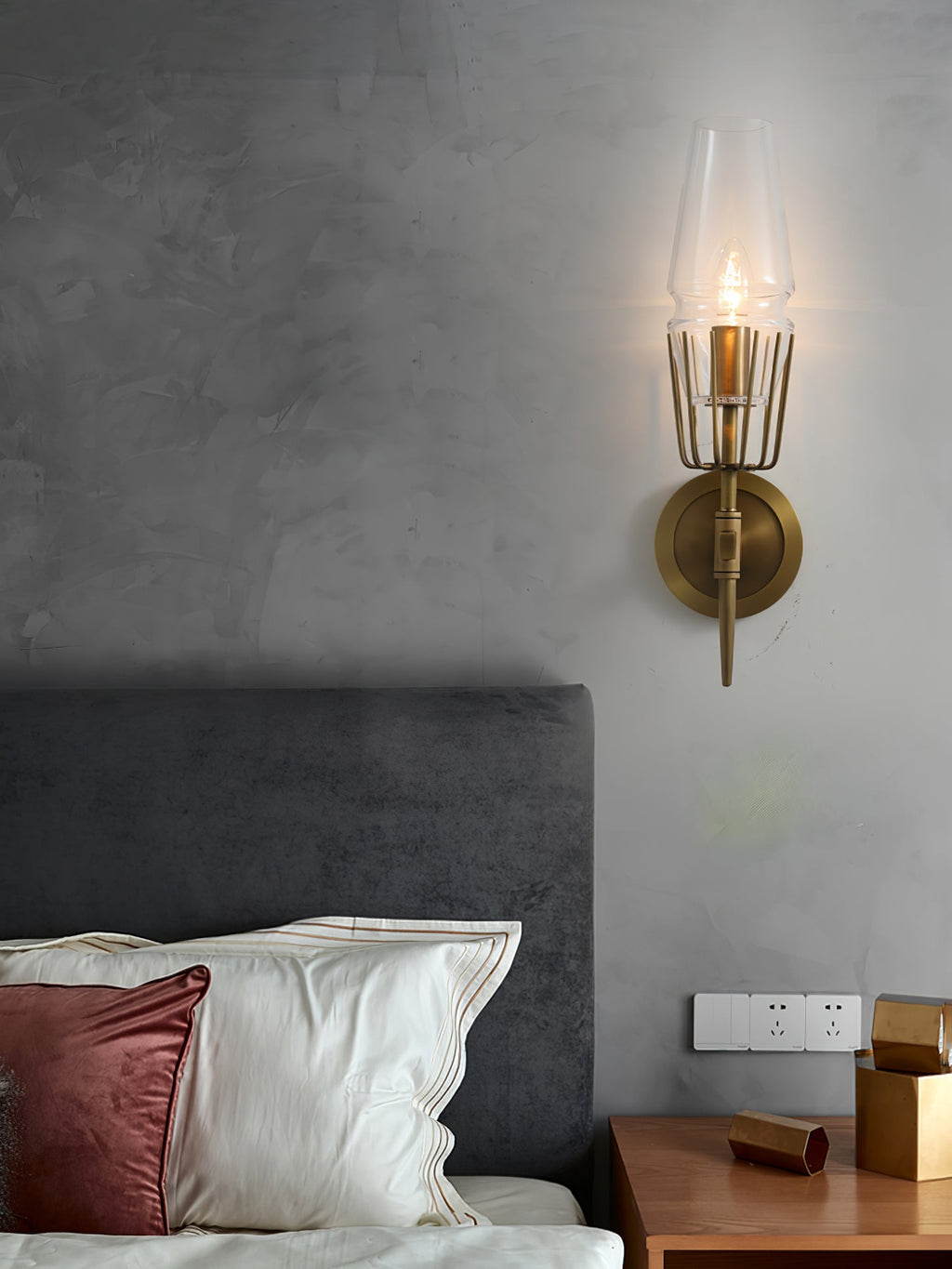 Aureline Modern Black And Gold Wall Lamp For Luxe Rooms