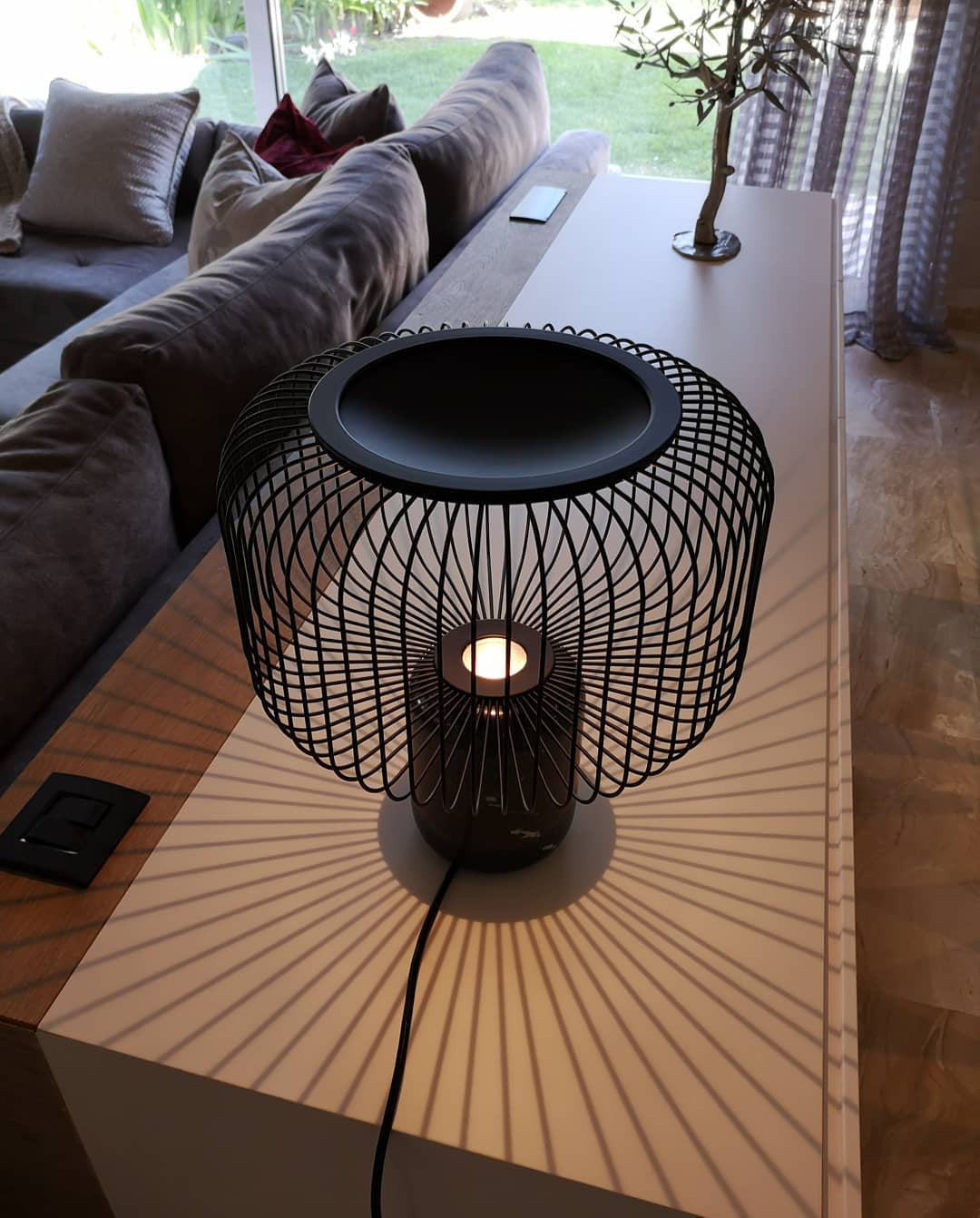 Aurell Table Lamp With Matte Black Screen And Marble Base